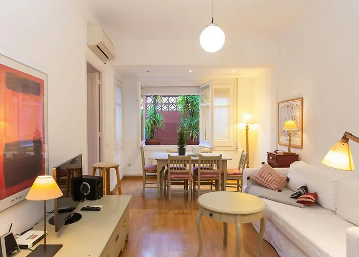 Fantastic apartment near Plaça Francesc Macia in L\'Eixample Esquerra