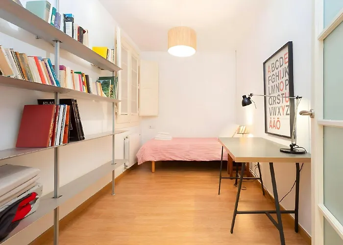 Fantastic apartment near Plaça Francesc Macia in L\'Eixample Esquerra